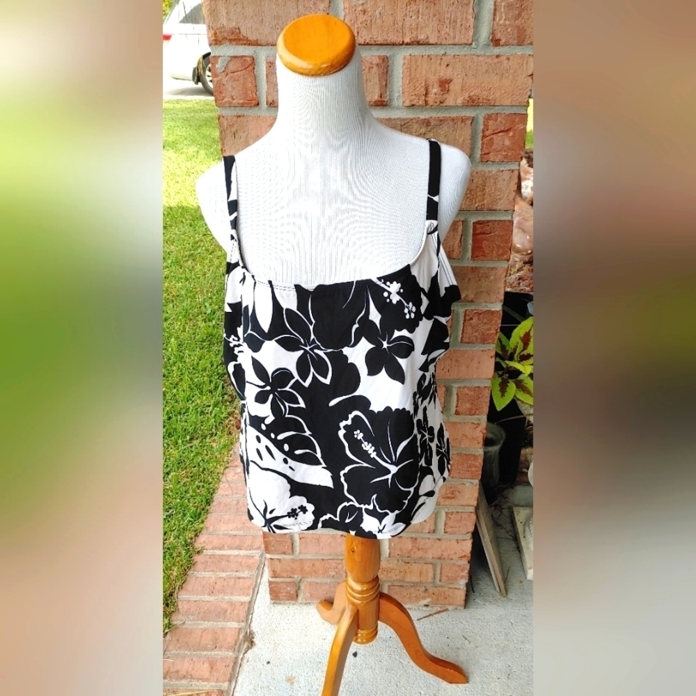 PRETTY Floral Black/White VAREFOOT BATHING Suit Top SWIM WEAR PLUS SIZE 18W